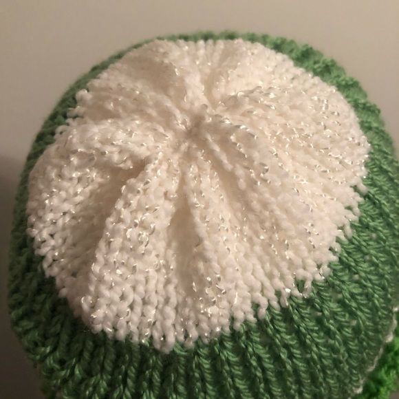 Knitted hats & scarf 🧣. - Picture 2 of 8